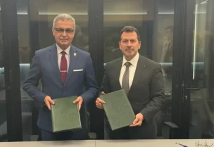 وزارة الدولة لشؤون التكنولوجيا والذكاء الاصطناعي، ممثّلةً بالوزير الدكتور كمال شحادة، مذكرة تفاهم مع جامعة بيروت العربية ممثّلةً برئيسها البروفسور وائل نبيل عبد السلام، بحضور مدير عام وزارة المهجّرين أحمد محمود، إلى جانب وفدين من الوزارة والجامعة.