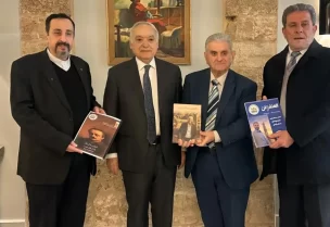 وزير الثقافة الدكتور غسان سلامة في مكتبه في المكتبة الوطنية – الصنائع وفداً من نادي الشرق لحوار الحضارات ضمّ عضو مجلس الأمناء الأب طوني غانم، رئيس النادي الدكتور إيلي السرغاني، وعضو الهيئة الإدارية جورج صقر،