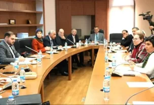 لجنة الشؤون الخارجية والمغتربين النيابية جلسة اليوم برئاسة النائب فادي علامة، وحضور وزير الدفاع الوطني ميشال منسى وممثلين عن "اليونيفيل" وعدد من الأعضاء النواب، لمناقشة عدد من الملفات الحيوية المرتبطة بالقطاعين التنموي والأمني في لبنان.