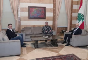 وزير الداخلية والبلديات أحمد الحجار اجتماعًا في مكتبه مع المدير العام لقوى الأمن الداخلي اللواء رائد عبد الله، بحضور رئيس شعبة المعلومات العميد محمود قبرصلي،