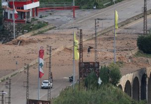 أضرار كبيرة في جسر القاسمية في جنوب لبنان بعد استهدافه بثلاث غارات إسرائيلية