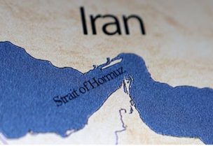 خريطة تُظهر مضيق هرمز وإيران
