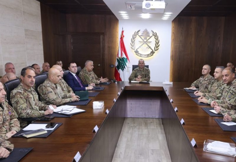 قائد الجيش العماد رودولف هيكل يعقد اجتماعًا استثنائيًّا، حضره أركان القيادة وقادة الوحدات والأفواج العملانية، وعدد من الضباط