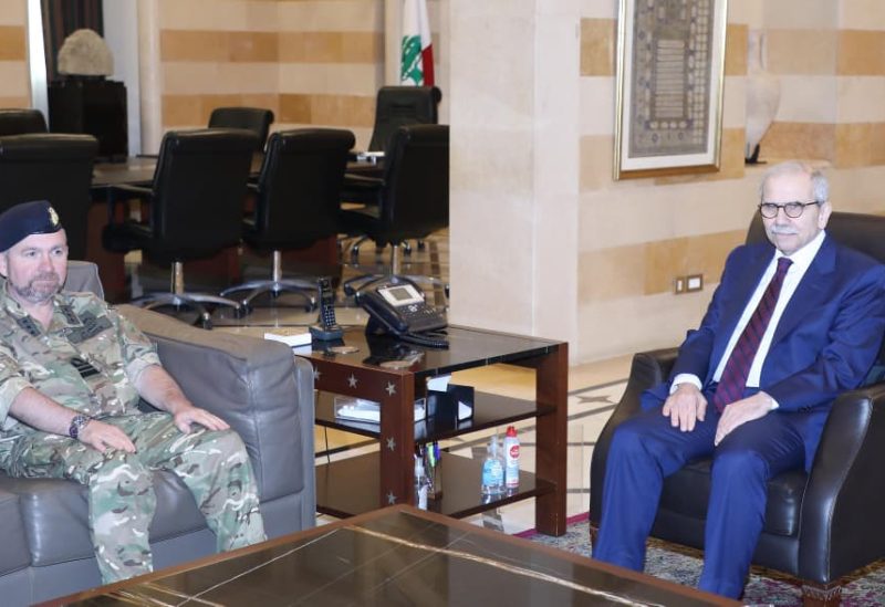 لبنان – وعرض رئيس مجلس الوزراء مع مستشار وزارة الدفاع البريطانية التطورات في لبنان والمنطقة