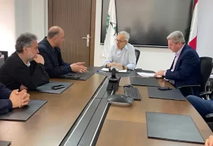 وزير الاقتصاد والتجارة الدكتور عامر البساط مع وفد من نقابة أصحاب المطاحن في لبنان برئاسة النقيب أحمد حطيط، سبل متابعة تأمين القمح وتعزيز آليات التنسيق والمراقبة لشحنات الطحين.