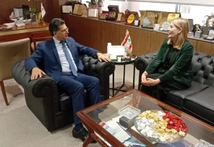 وزير الإعلام المحامي بول مرقص في مكتبه في الوزارة سفيرة النروج هيلدي هارالستاد