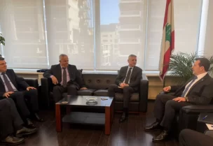 وزير المهجرين ووزير الدولة لشؤون التكنولوجيا والذكاء الاصطناعي، كمال شحادة، وفداً من المجلس الأعلى للجمارك ضم رئيس المجلس العميد مصباح خليل والأعضاء لؤي الحاج شحادة وشربل خليل، بحضور مستشاري الوزير جوزيف عبدو وباتريك سكاف.