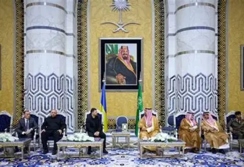نائب أمير منطقة مكة المكرمة الأمير سعود بن مشعل بن عبد العزيز يجتمع مع الرئيس الأوكراني فولوديمير زيلينسكي في جدة يوم 26 مارس آذار 2026. صورة من الخدمة الصحفية التابعة للرئاسة الأوكرانية حصلت عليها رويترز من طرف ثالث.