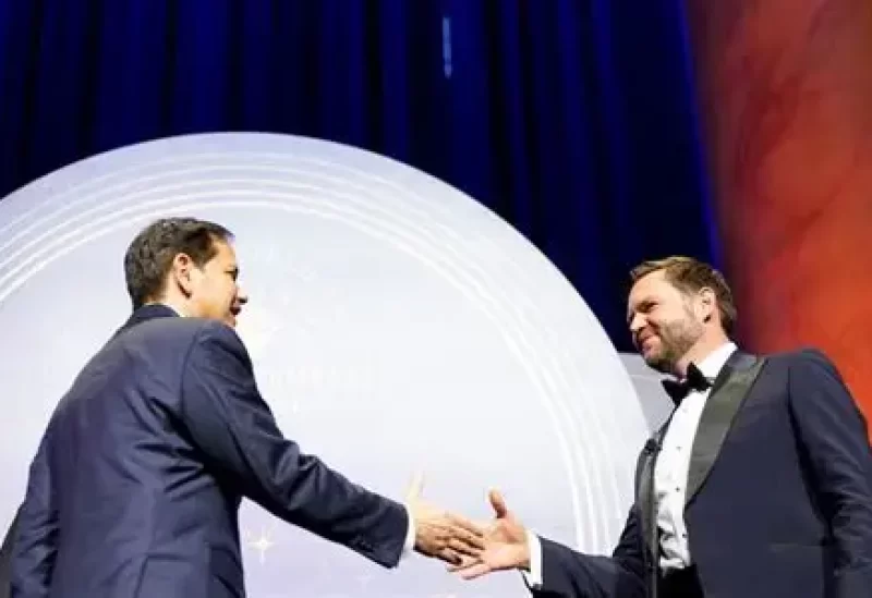 نائب الرئيس الأمريكي جيه دي فانس يصافح وزير الخارجية الأمريكي ماركو روبيو، في حفل الذكرى السنوية الخامسة للبوصلة الأمريكية في متحف البناء الوطني في واشنطن يوم 3 يونيو حزيران 2025.