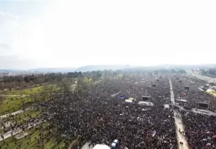 مسيرة احتجاجية مناهضة للحكومة في براج يوم السبت 21 مارس آذار 2026. تصوير: إيفا كورينكوفا - رويترز