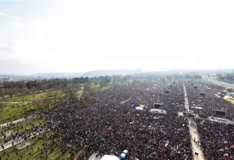 مسيرة احتجاجية مناهضة للحكومة في براج يوم السبت 21 مارس آذار 2026. تصوير: إيفا كورينكوفا - رويترز