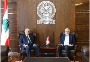 وزير الدفاع الوطني ميشال منسى في مكتبه في اليرزة مع رئيس لجنة الدفاع و الداخلية والبلديات النيابية النائب جهاد الصمد.