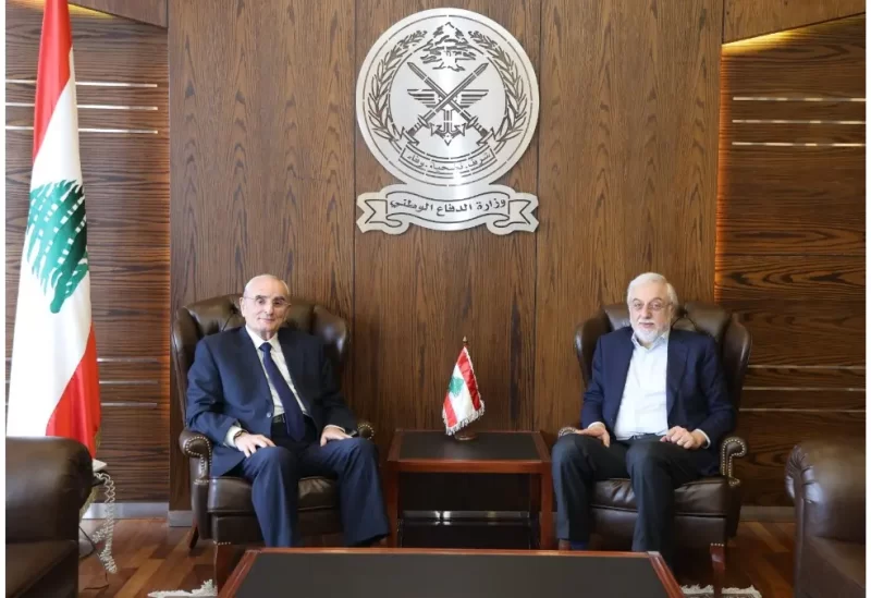 وزير الدفاع الوطني ميشال منسى في مكتبه في اليرزة مع رئيس لجنة الدفاع و الداخلية والبلديات النيابية النائب جهاد الصمد.