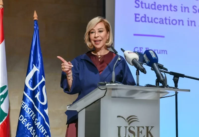 اللبنانية الأولى السيدة نعمت عون وحضورها، افتتحت جامعة الروح القدس – الكسليك منتدى التعليم العام، بعنوان: "ومع ذلك ننهض: الطلاب في الخدمة، التعليم في الفعل"، بالتعاون مع "مدرسة المواطنية"، في حرم الجامعة في الكسليك.
