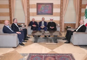 وزير الداخلية والبلديات أحمد الحجار الأوضاع الأمنية في لبنان خلال اجتماع أمني موسّع عقده مع المدير العام لقوى الأمن الداخلي اللواء رائد عبدالله، بحضور رئيس شعبة المعلومات العميد محمود قبرصلي،