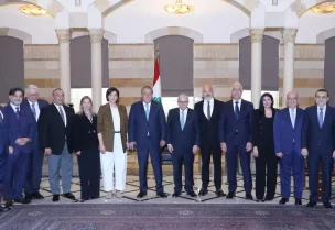 رئيس مجلس الوزراء الدكتور نواف سلام في السرايا بعد ظهر اليوم، وفدًا من "تجمع كلنا بيروت" برئاسة الوزير السابق محمد شقير