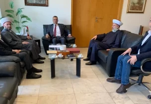 وزير الزراعة الدكتور نزار هاني مع النائب ابو فاعور بحضور مفتي بعلبك - الهرمل الشيخ الدكتور بكر الرفاعي ومفتي زحلة و البقاع الشيخ الدكتور علي الغزاوي