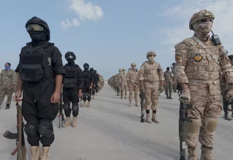 عناصر من الحرس الثوري الإيراني أثناء مشاركتهم في مناورة في جنوب إيران