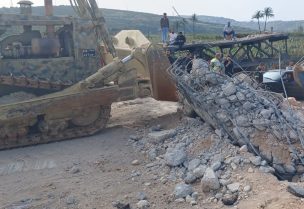 وحدات من الجيش تعمل على فتح جسر القاسمية البحري
