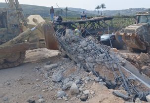وحدات من الجيش تعمل على فتح جسر القاسمية البحري