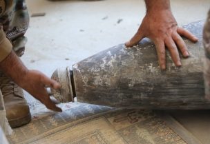 الجيش يفكك قنابل طيران غير منفجرة من مخلفات الغارات الإسرائيلية