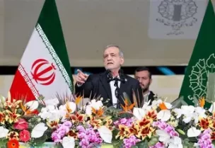الرئيس الإيراني مسعود بزشكيان يلقي كلمةً خلال فعالية في طهران يوم 11 فبراير شباط 2026. صورة من موقع الرئاسة الإيرانية ووكالة أنباء غرب آسيا (وانا) حصلت عليها رويترز من طرف ثالث.