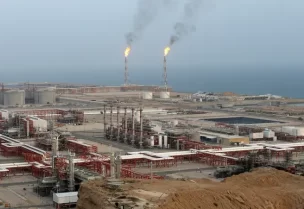 مصافي الغاز الطبيعي بحقل غاز جنوب فارس في مدينة عسلوية بإيران (أرشيفية - أ ب)