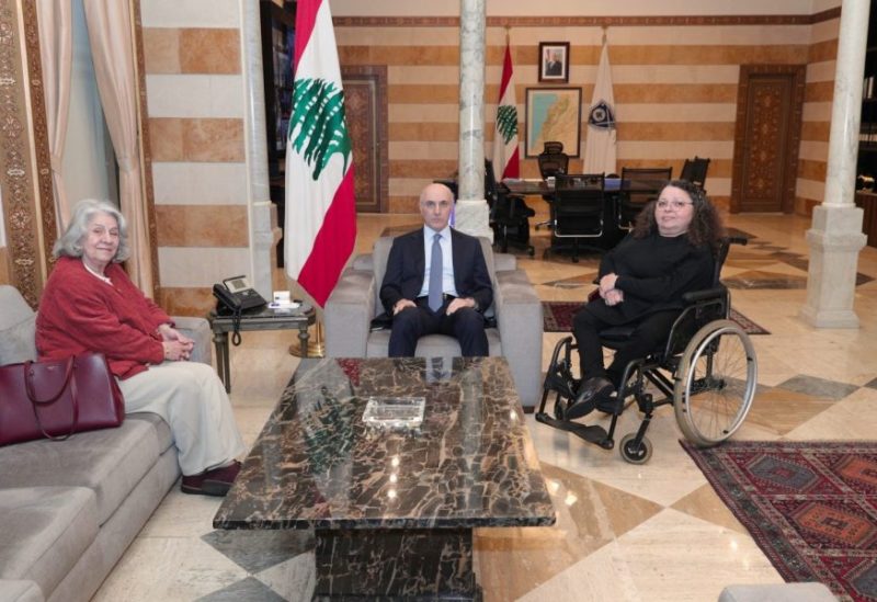 وزير الداخلية والبلديات أحمد الحجار يستقبل رئيسة الاتحاد اللبناني للأشخاص المعوقين حركيا سيلفانا اللقيس
