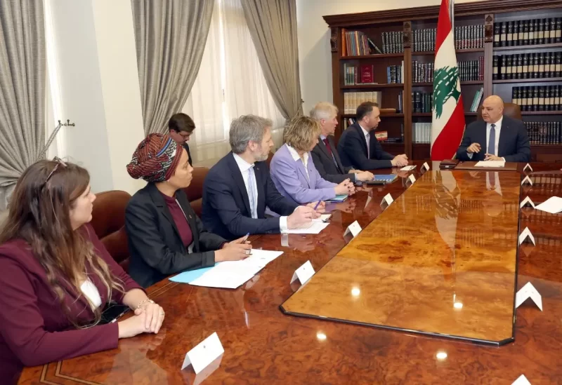 رئيس الجمهورية العماد جوزاف عون خلال استقباله في قصر بعبدا نائب رئيس الوزراء ووزير الخارجية البلجيكي ماكسيم بريفو، بحضور السفير البلجيكي في لبنان.
