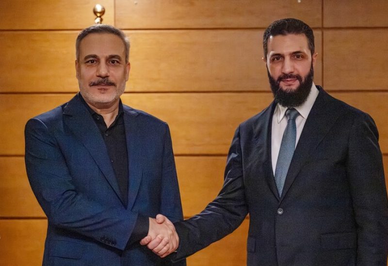 وزير الخارجية التركي هاكان فيدان يلتقي الرئيس السوري أحمد الشرع في ولاية أنطاليا
