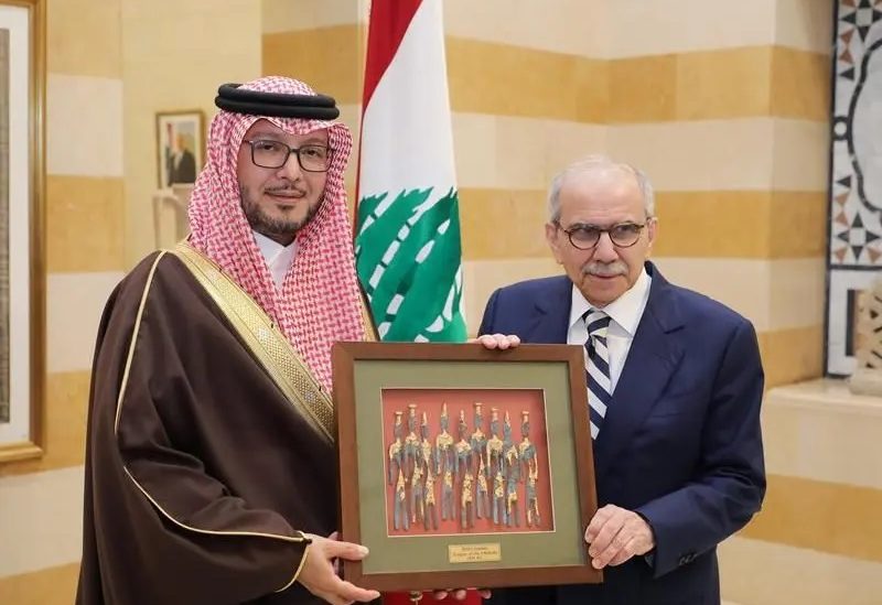 رئيس مجلس الوزراء الدكتور نواف سلام مع سفير المملكة العربية السعودية في لبنان وليد بخاري