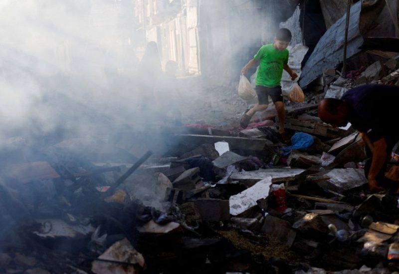 غارة إسرائيلية على منزل في دير البلح، بوسط قطاع غزة، في 24 مايو 2026. رويترز