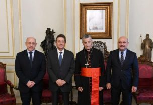 البطريرك الماروني الكاردينال مار بشارة بطرس الراعي وفد "اللقاء التشاوري المستقل" الذي ضم النواب إبراهيم كنعان والان عون وسيمون أبي رميا في الصرح البطريركي في بكركي