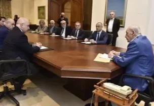ترأس رئيس مجلس النواب نبيه بري في مقر الرئاسة الثانية في عين التينة اجتماع هيئة مكتب المجلس، بحضور نائب رئيس المجلس الياس بو صعب وأعضاء الهيئة، حيث جرى البحث في جدول أعمال الجلسة التشريعية المقررة الخميس المقبل.