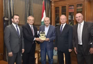 رئيس مجلس النواب نبيه بري في عين التينة مع رئيس مجلس الإدارة المدير العام لـمصرف الإسكان أنطوان حبيب، على رأس وفد من المصرف،