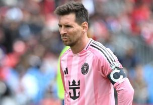 الأرجنتيني ليونيل ميسي لاعب فريق إنتر ميامي خلال مباراة فريقه أمام تورونتو إف.سي في الدوري الأمريكي لكرة القدم للمحترفين في تورونتو يوم السبت. تصوير: دان هاميلتون - إيمجن إيمدجيز الشريكة لرويترز
