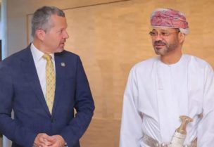 وزير الخارجية العماني بدر بن حمد البوسعيدي والأمين العام للمنظمة البحرية الدولية أرسينيو دومينغيز