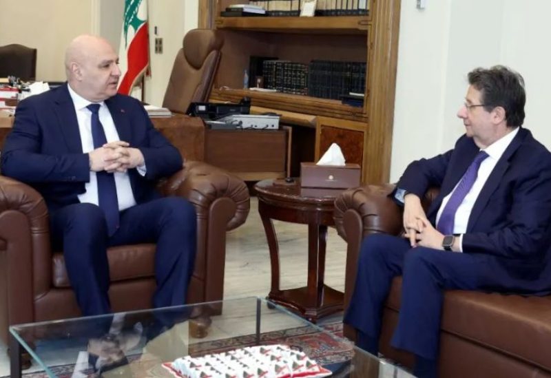 رئيس الجمهورية جوزاف عون مع رئيس لجنة المال والموازنة النائب إبراهيم كنعان
