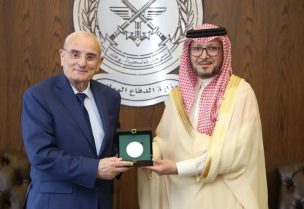 وزير الدفاع اللبناني والسفير السعودي