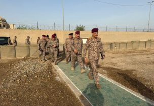 رئيس أركان الجيش العراقي في النخيب بصحراء النجف