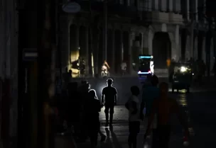 انقطاع الكهرباء في كثير من أحياء العاصمة الكوبية هافانا يتسمر حتى 22 ساعة يوميا (الفرنسية)