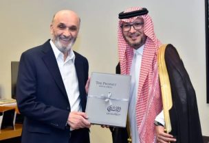 رئيس حزب "القوات اللبنانية" سمير جعجع مع سفير المملكة العربية السعودية في لبنان وليد بخاري