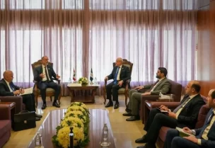 وزير الأشغال العامة والنقل فايز رسامني في اجتماع مع وزير النقل السوري يعرب بدر و المدير العام للنقل البري والبحري الدكتور أحمد تامر عن الجانب اللبناني، والمدير العام للجمارك السورية الدكتور خالد البراد عن الجانب السوري