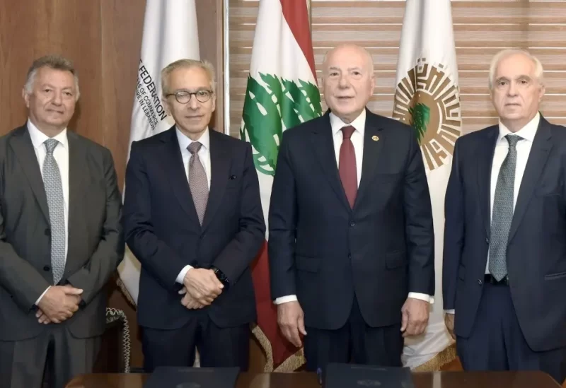 وزير الاقتصاد والتجارة عامر البساط و رئيس غرفة التجارة والصناعة والزراعة في طرابلس ولبنان الشمالي توفيق دبوسي بحضور نائبي رئيس الغرفة إبراهيم فوز و نخيل يمين