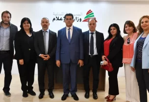 وزير الإعلام اللبناني بول مرقص وفداً من رابطة موظفي الإدارة العامة برئاسة رائد حمادة