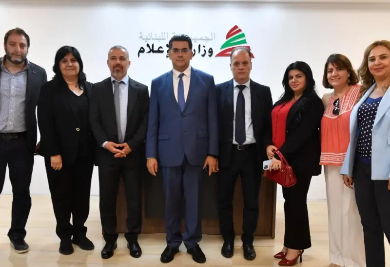 وزير الإعلام اللبناني بول مرقص وفداً من رابطة موظفي الإدارة العامة برئاسة رائد حمادة