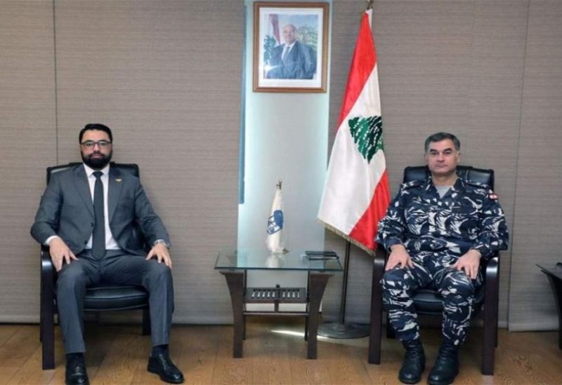 المدير العام لقوى الأمن الداخلي اللواء رائد عبدالله مع القائم بأعمال السفارة السورية في لبنان إياد الهزاع