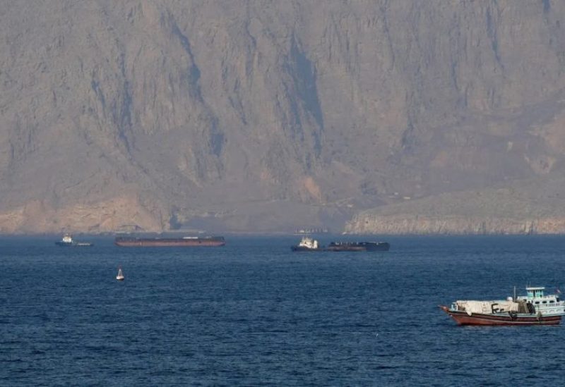 اقلات وسفن في مضيق هرمز قبالة عُمان