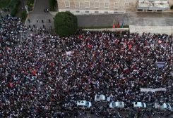 الألبان يحتجون على منتجع فاخر مرتبط بكوشنر. رويترز