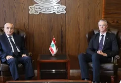 وزير الدفاع الوطني اللواء ميشال منسى في مكتبه في اليرزة مع سفير أوستراليا لدى لبنان توم ويلسون